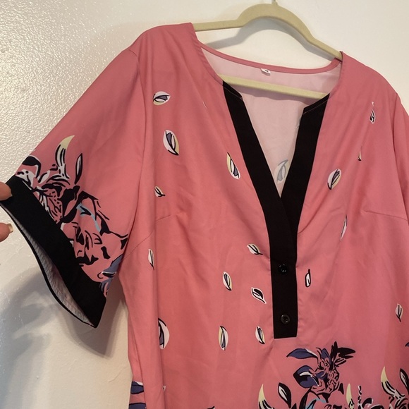 Cute pink floral short sleeve Tunic Plus Curvy XL - Picture 2 of 8
